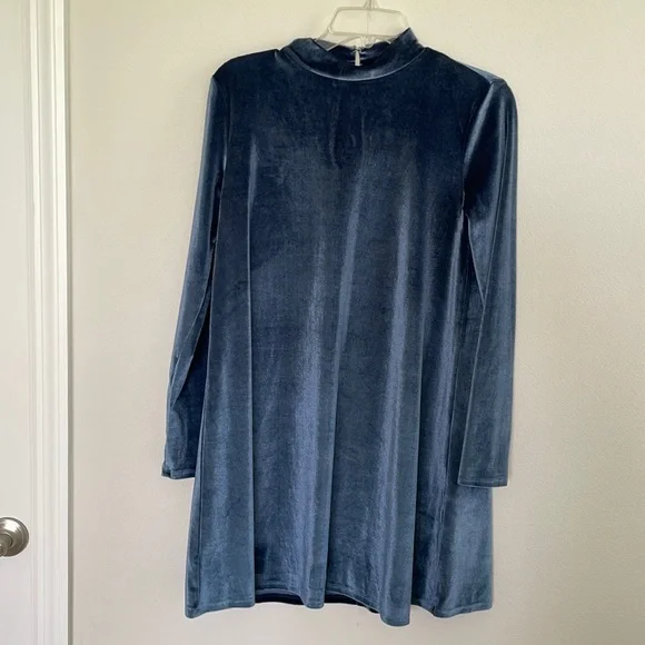 blue velvet dress forever 21 Forever 21 long sleeve blue velvet dress -size M